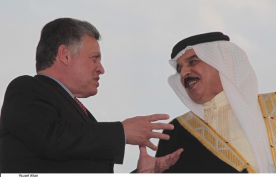 الملك يلتقي ال خليفة في المنامه ( صور )